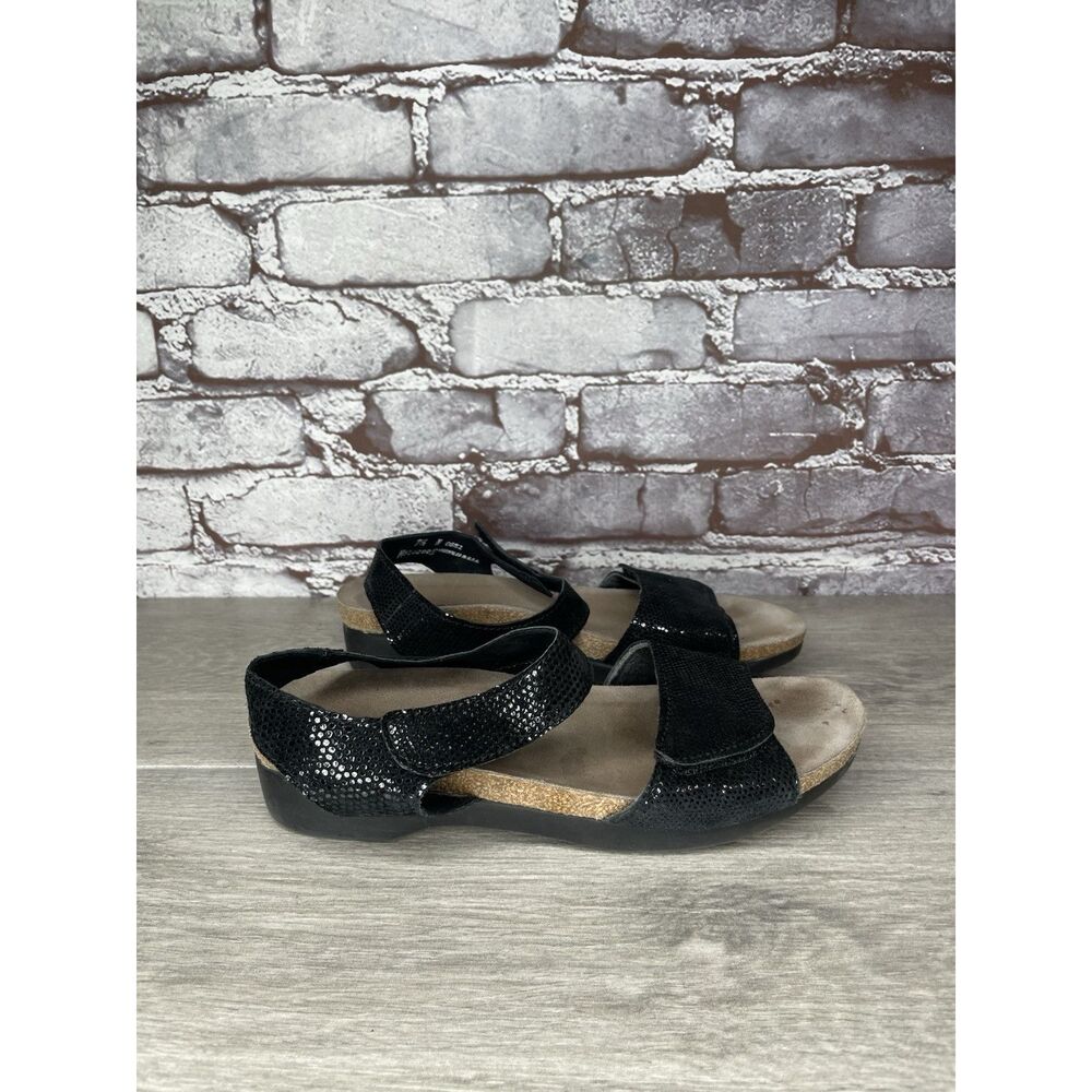Munro Black Sandals